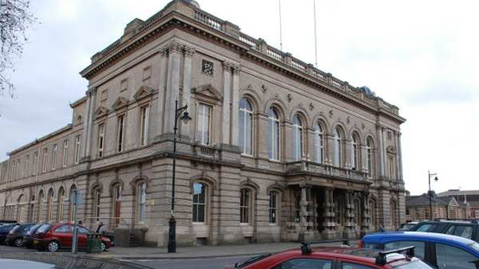 Grimsby Town Hall, seat of North East Lincolnshire council (image: Alan Chapman / Wikimedia Commons)