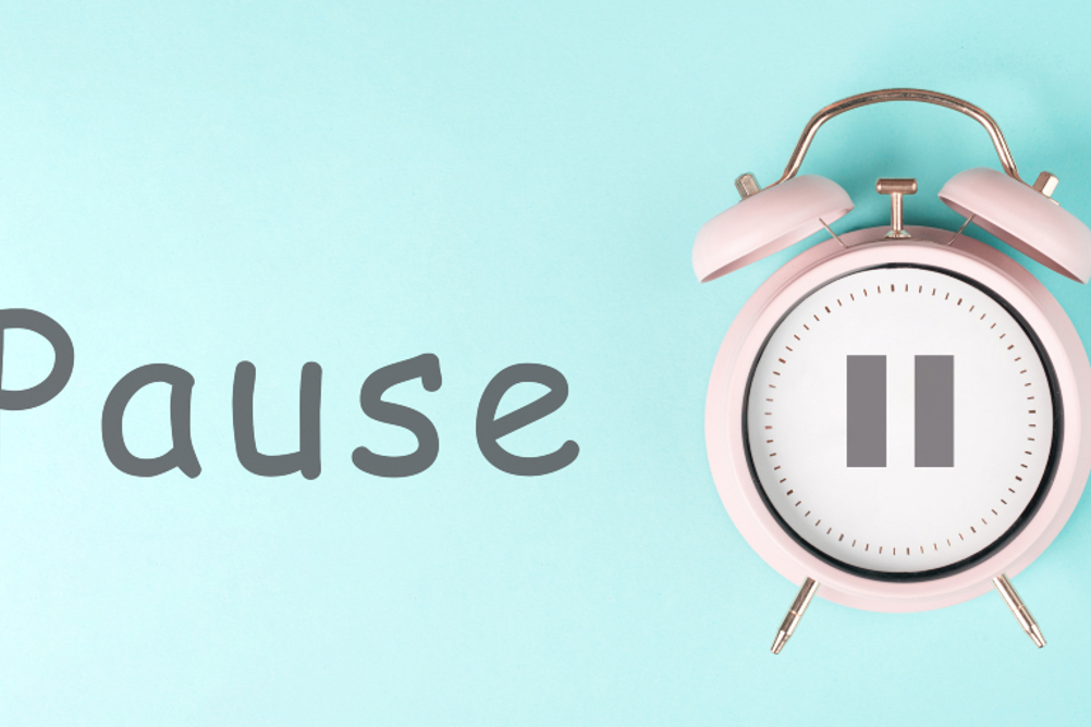 The Word 'Pause' Next To An Alarm Clock With A Pause Button In The Middle 